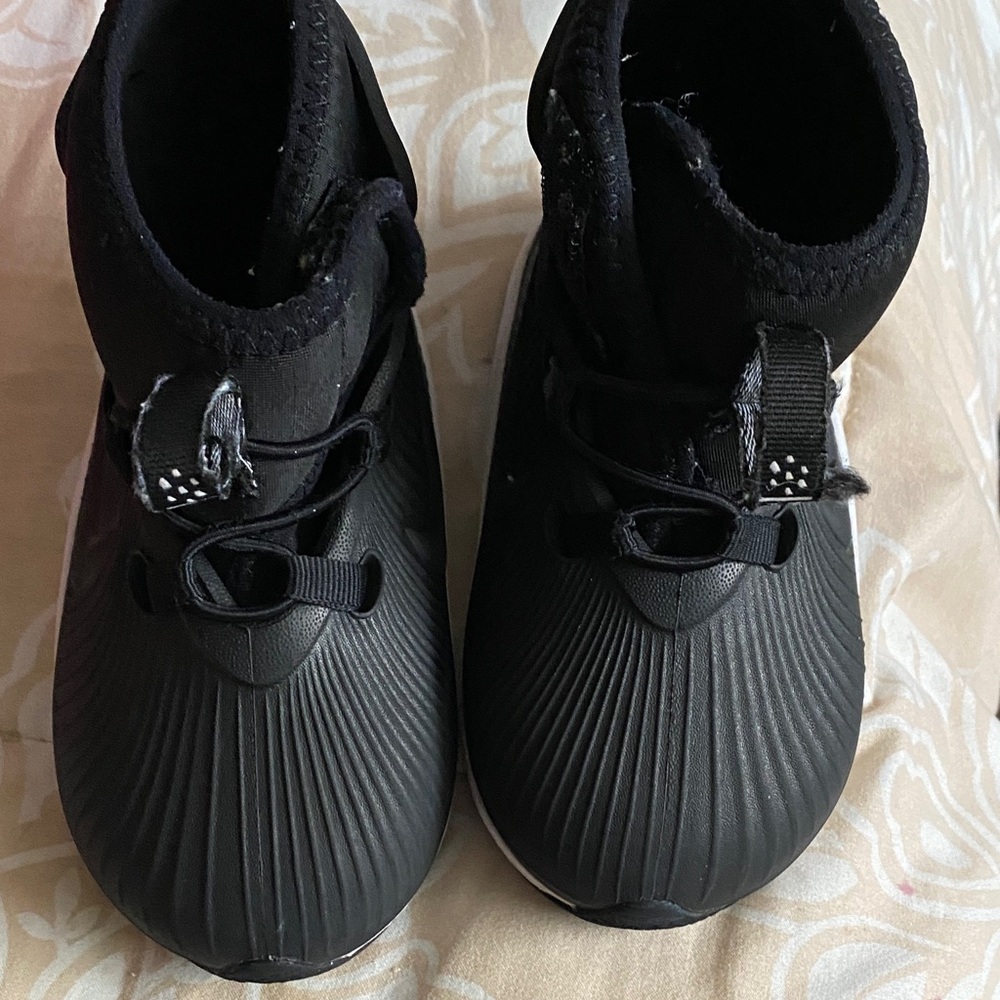 Toddler  Black  Nike Waterproof  paddle protect Slip-On Sneakers 7 excellent
